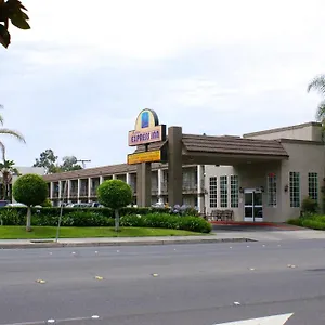 Hotel Express Maingate